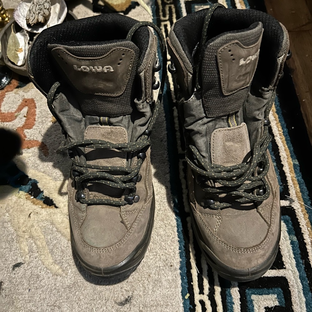 Lowa Renegade Hiking boot sz w 8.5 unisex
